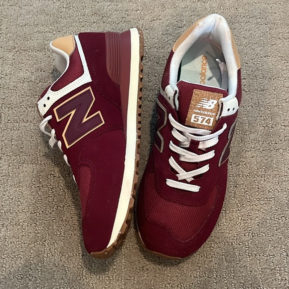 New Balance 574 / size 9.5 / mens new balance tennis shoes / brand new - Picture 2 of 8